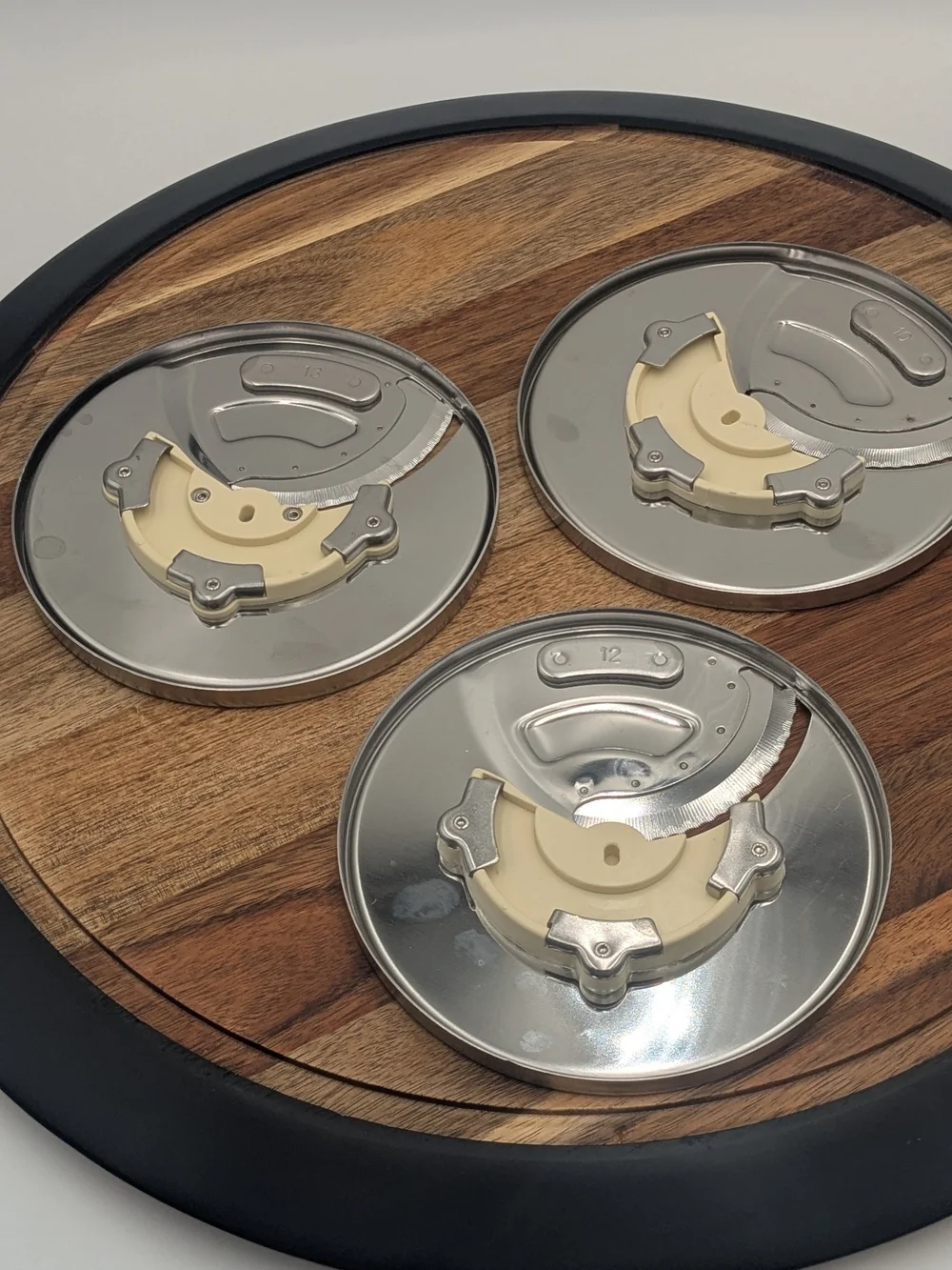 Cuisinart DLC-DH Food Processor Disc Holder w/ 3 Cutting Discs Original Box